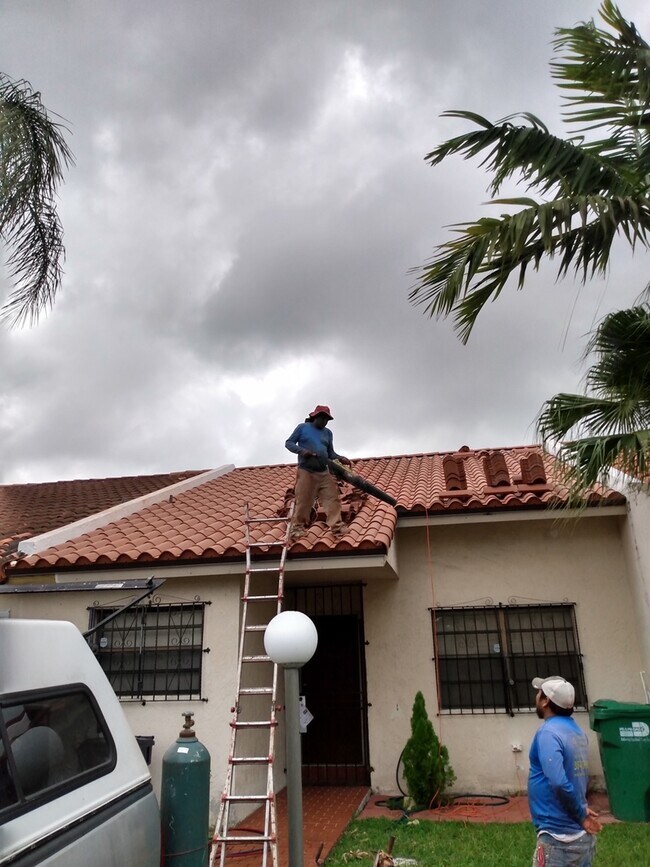 Foto del edificio - 6218 SW 147th Ct