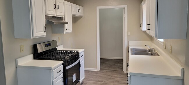 Building Photo - 118 Crystal Brk