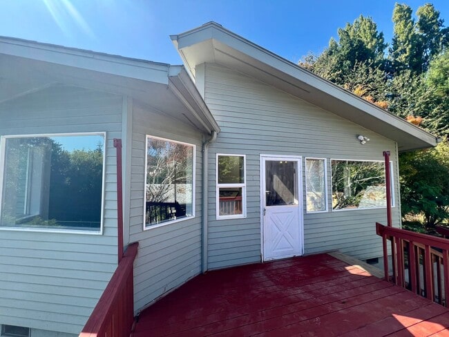 Building Photo - 1338 Oregon Ave