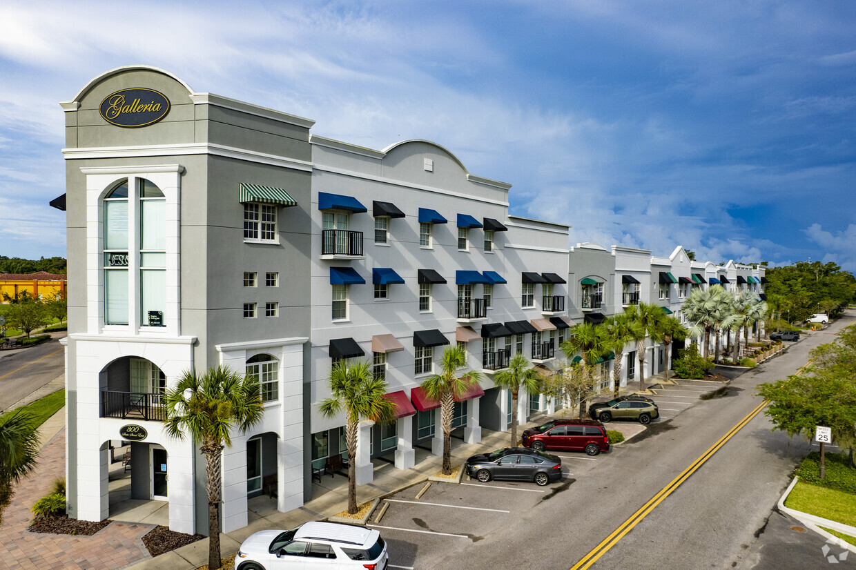 300 State St E Oldsmar, FL 34677 - Oldsmar Galleria