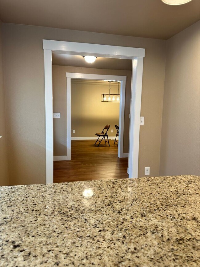 Foto del edificio - 3 Bedroom Home For Rent