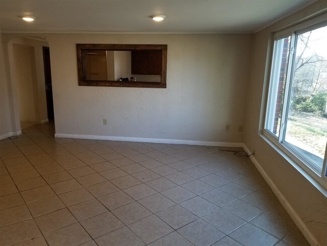 Building Photo - 316 E Ashley St