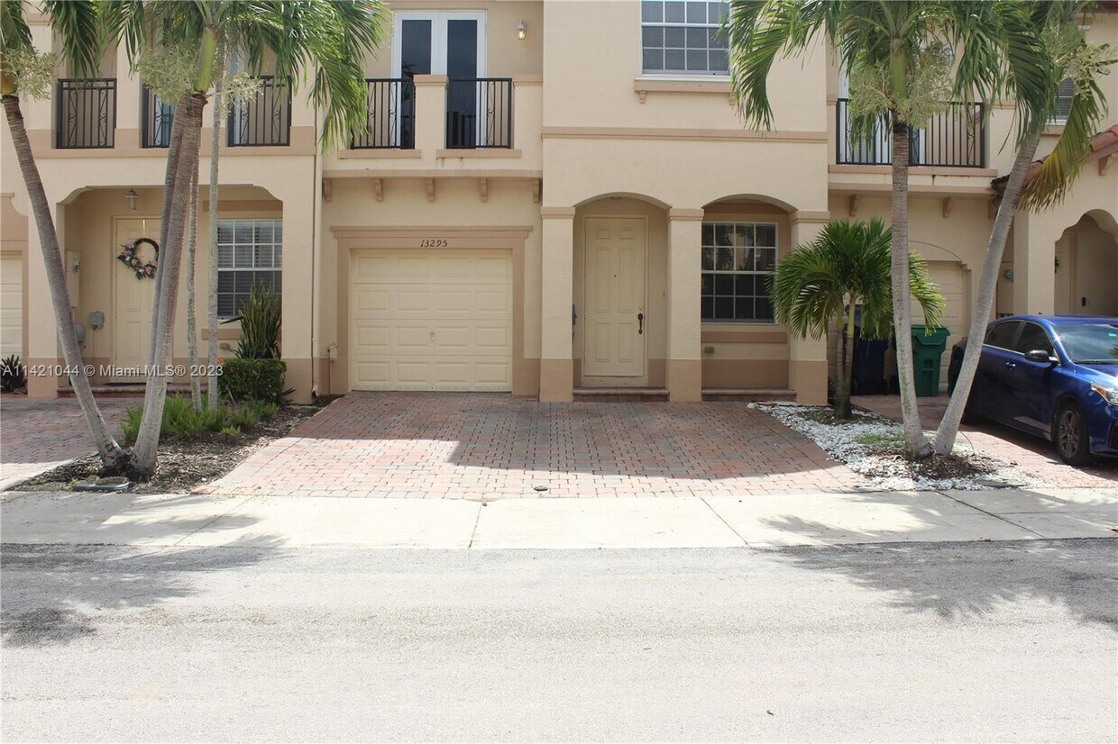 Primary Photo - 13295 SW 128th St
