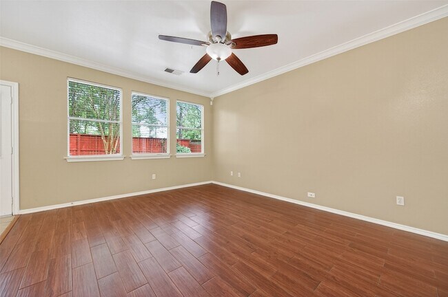 Foto del edificio - 54 Blue Creek Pl