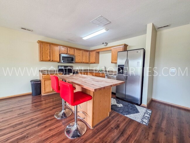 Building Photo - Beautiful 2BR Townhome in Ankeny – Great Location & Modern Features