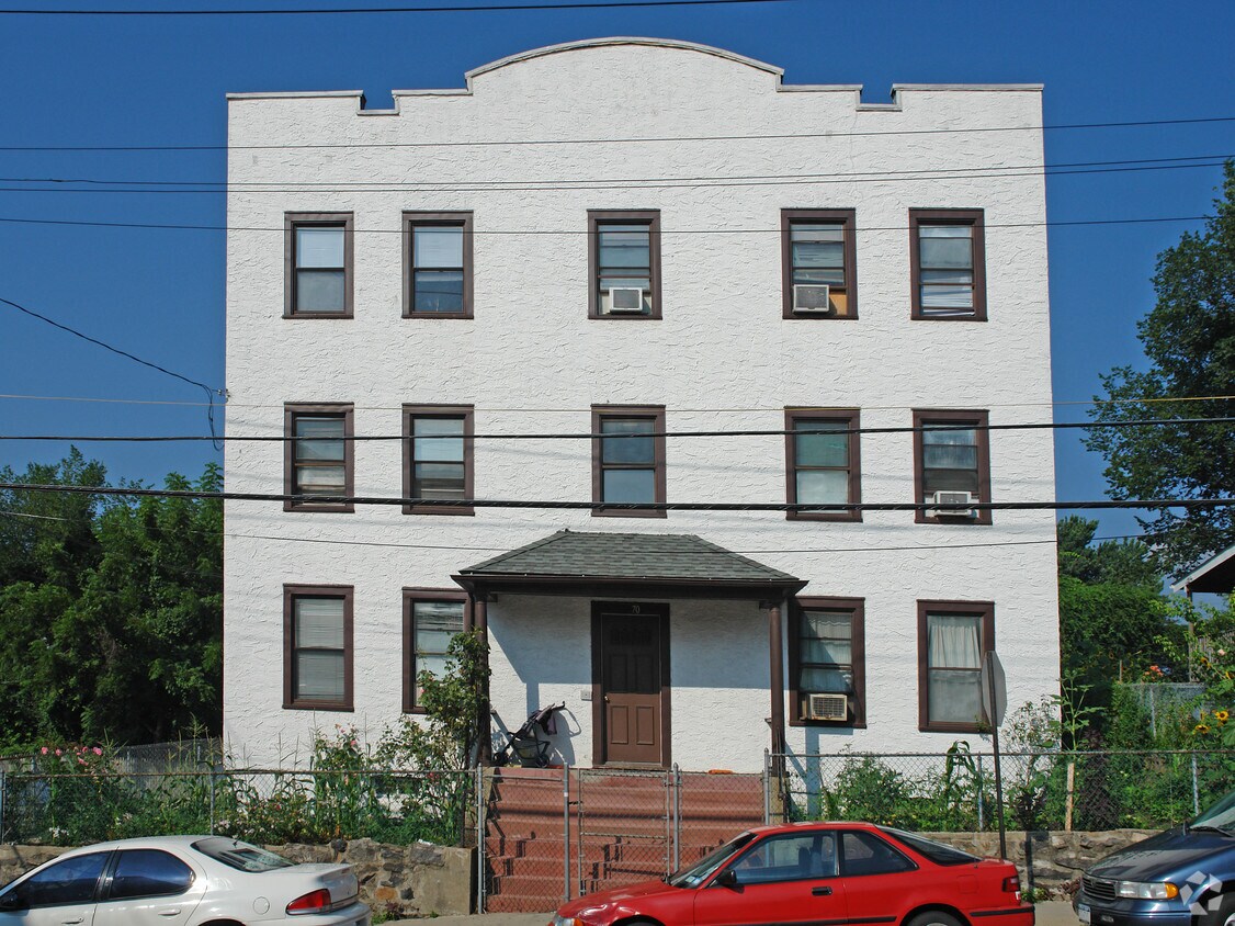 Building Photo - 70 Clinton St