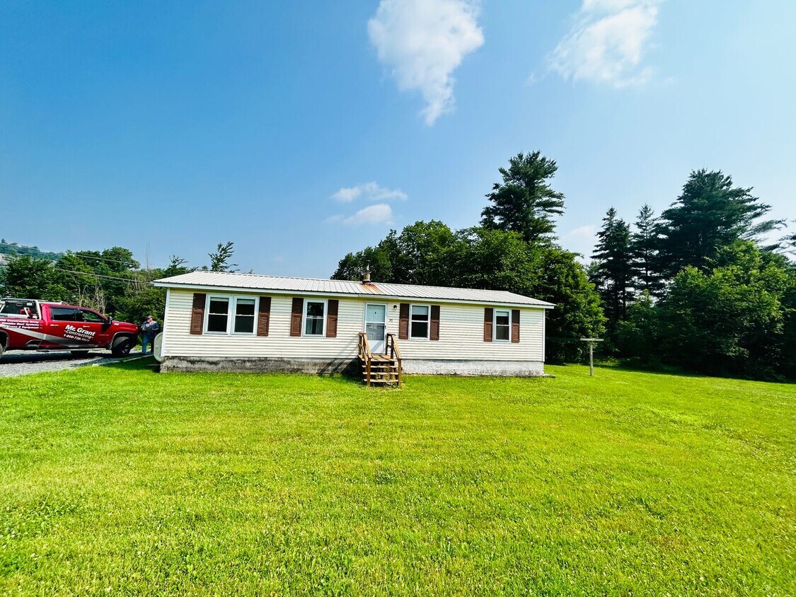 Foto principal - Country 3 Bed / 2 Bath Home for RENT