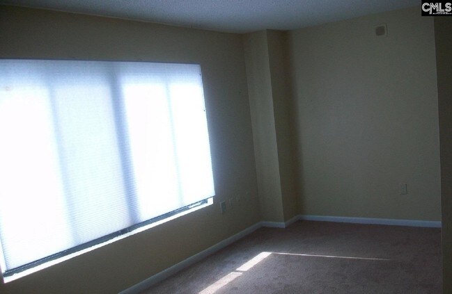 Building Photo - 1600 Park Cir