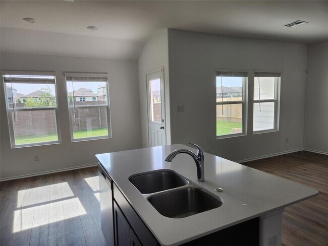 Foto del edificio - 302 Sebring Cir