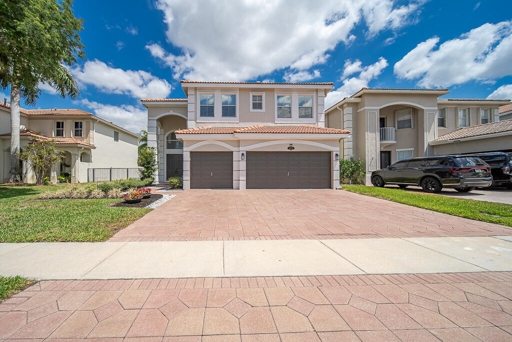 Foto principal - 10633 Falls St