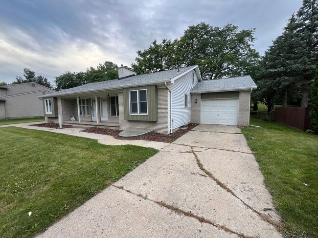 Building Photo - Beautiful 3 bedroom 1 bathroom Home (Section 8 Aproved)