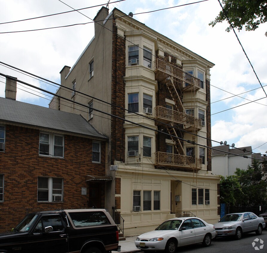 24 Adams St, Newark, NJ 07105 Apartments in Newark, NJ