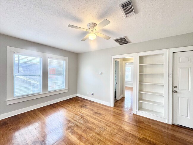 Foto del edificio - 629 E 11th St