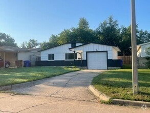 Building Photo - 1608 Dakota St