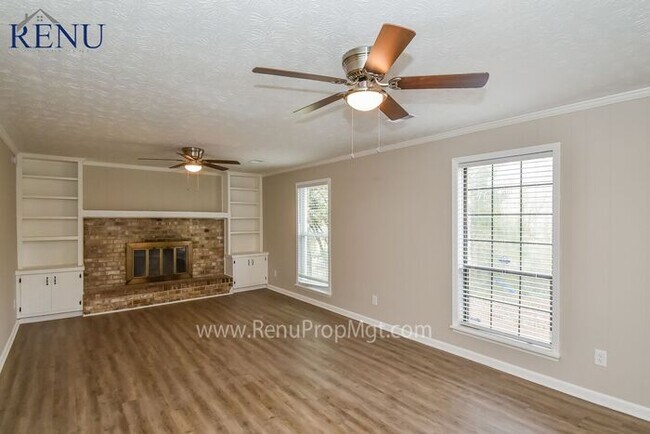 Building Photo - Now Available! 5 Bedroom 2.5 Bath!