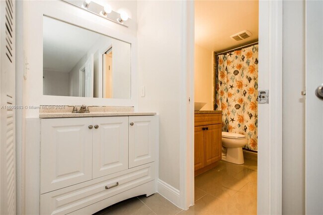 Foto del edificio - 9491 Palm Cir S