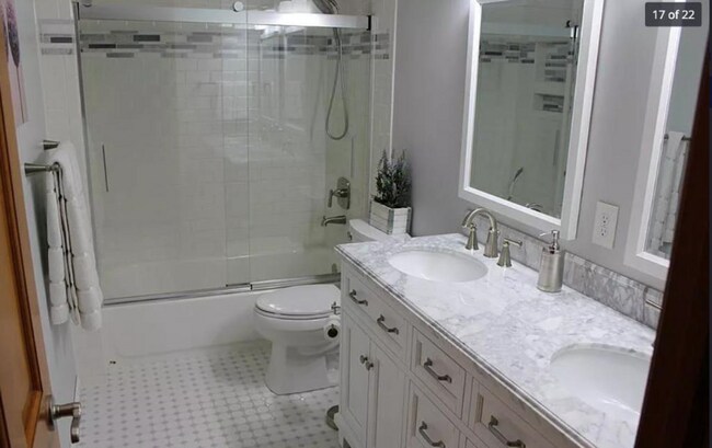 Foto del edificio - 6341 Columbia Cir