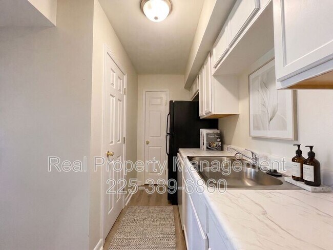 Foto del edificio - 7743 Bles Ave