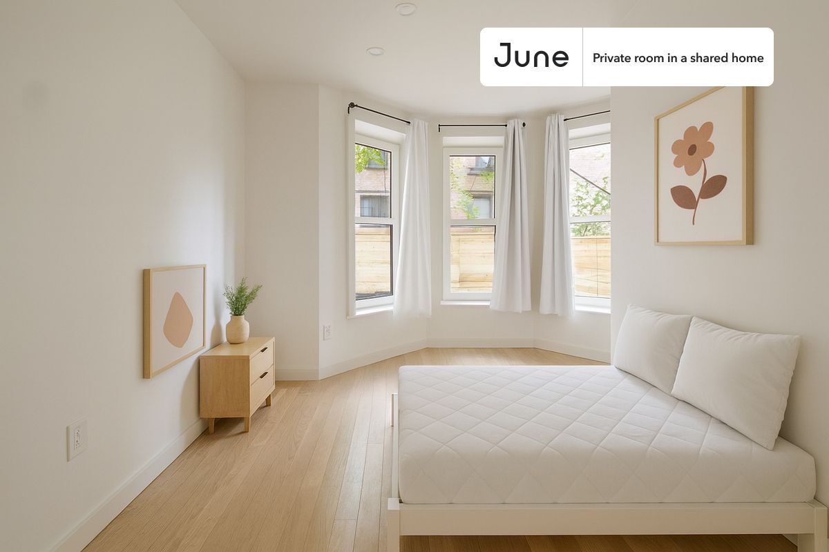 Foto principal - Room in Shared 4 bed/2 bath home