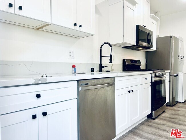 Foto del edificio - 247 S Catalina Ave