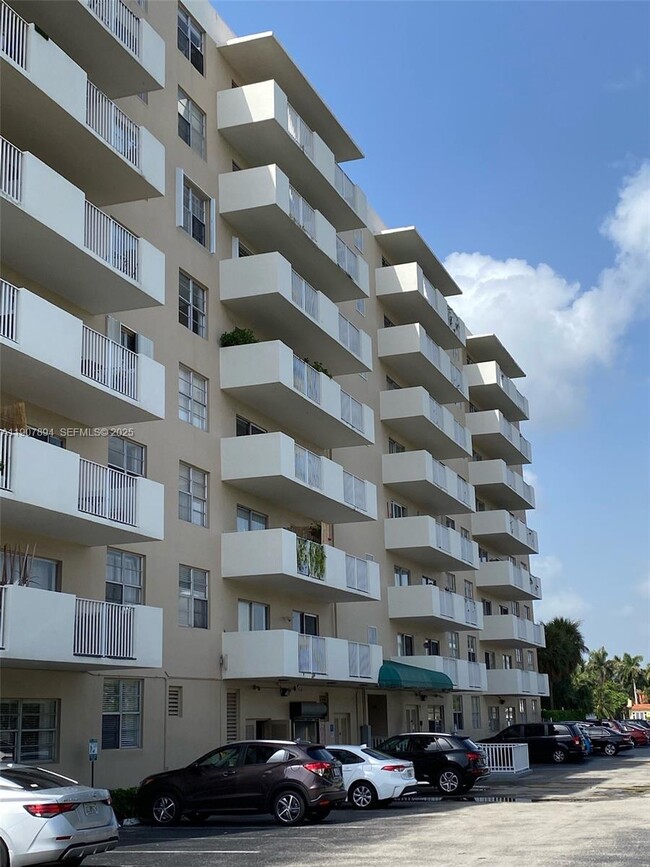 Building Photo - 1455 N Treasure Dr