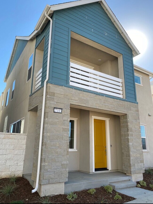 Building Photo - 4-Bedroom Home Available NOW in Valencia's Five Points Community!