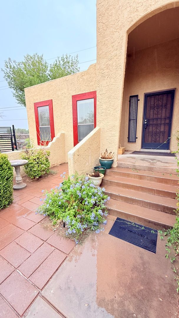 Building Photo - Charming Multi-Level Home in the Heart of ...