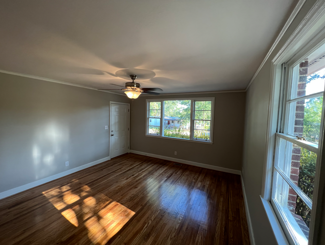 1719 Livingroom - 1719 Burnham St