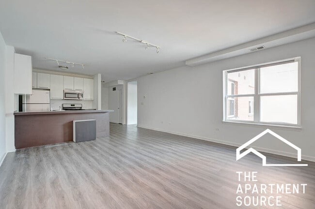 Foto del edificio - 1544 W Glenlake Ave