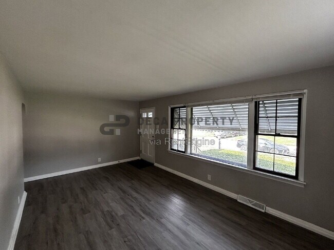 Foto del edificio - 6108 Eaton Dr