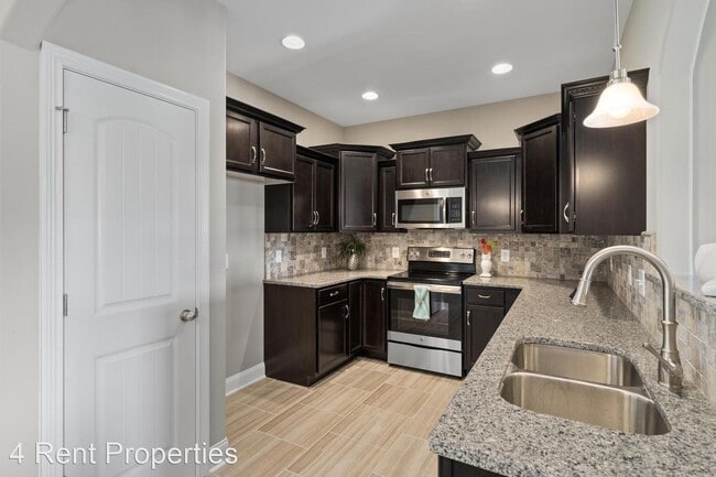 Building Photo - 4 br, 3 bath House - 1003 Barnhill Dr.