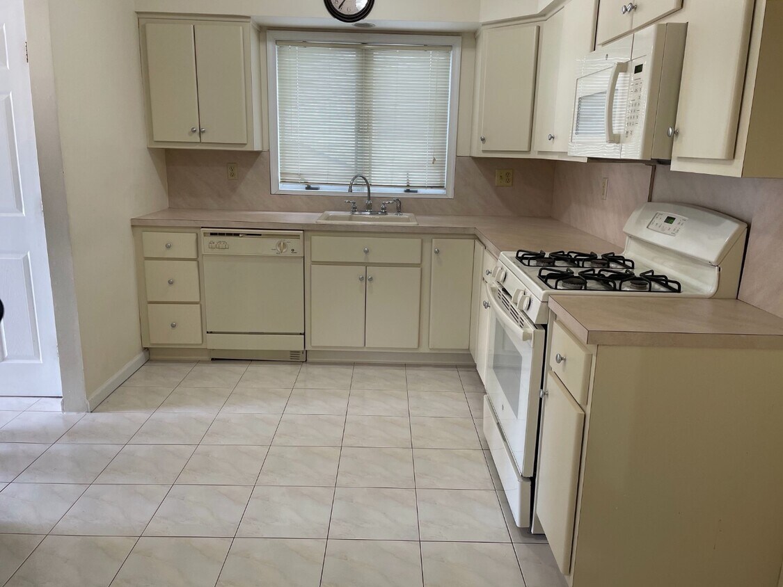 100 Kenilworth Ave Unit First level, Staten Island, NY 10312