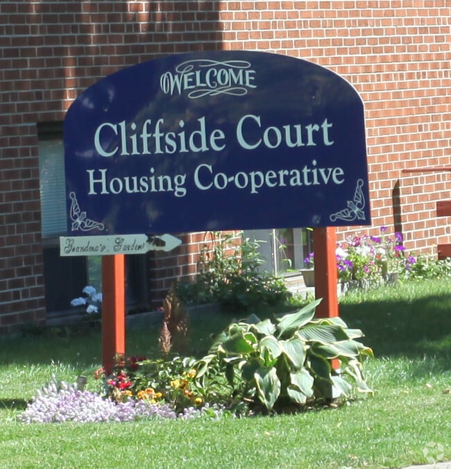 Building Photo - Cliffside Court