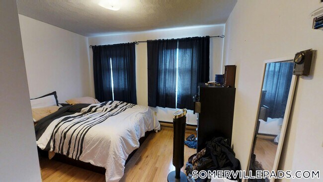 Building Photo - 217 Holland St