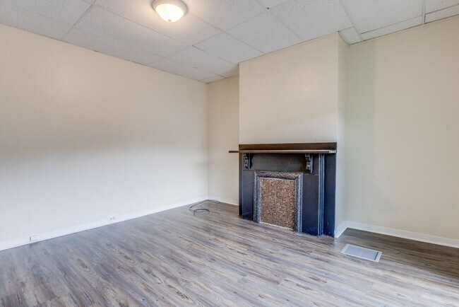 Building Photo - Available August 2026 - 3 Bedroom Home w/ Central AC & Spacious Yard!