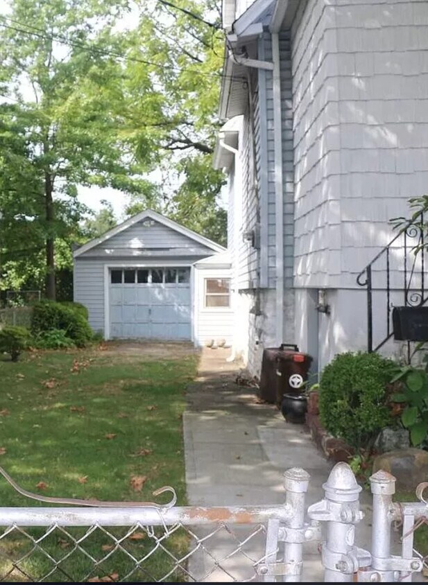 16515 Union Tpke Un, Queens, NY 11366 House Rental in Queens, NY