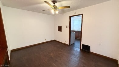 Building Photo - 987 Boone St