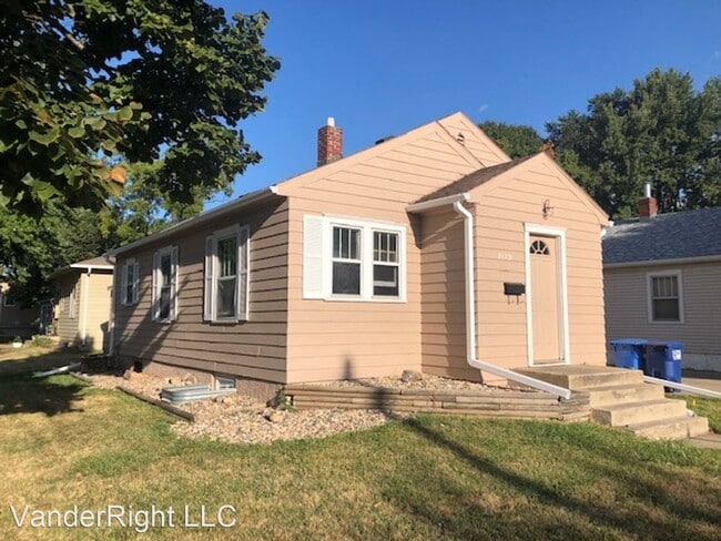 Building Photo - 3 br, 1 bath House - 2129 S Spring Ave