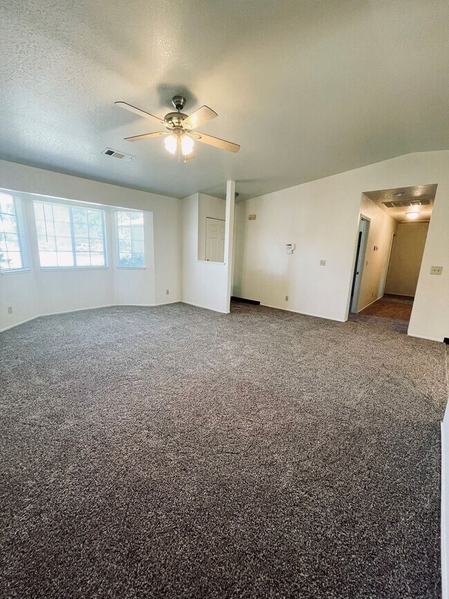 Building Photo - Remodeled Home in Starview Subdivision