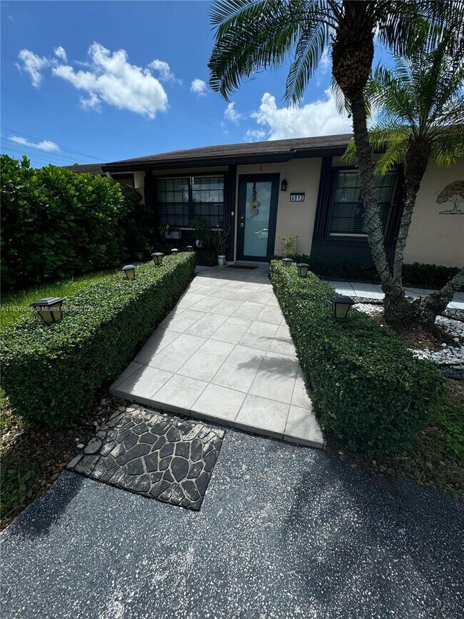 Foto del edificio - 4912 SW 136th Pl