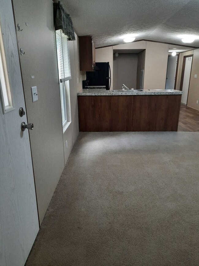 Building Photo - $1000 - 2 Bedroom / 2 Bath Mobile Home in ...