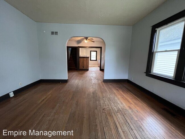 Building Photo - 3 br, 1 bath House - 922 North Lawrence St...