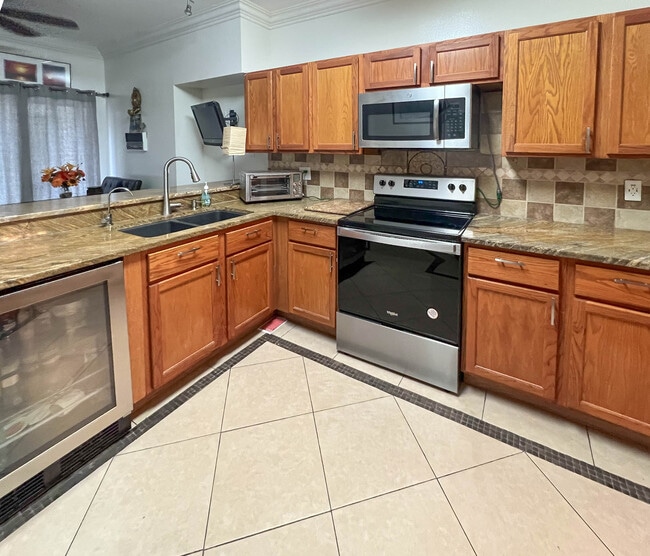 Building Photo - 7611 Solimar Cir