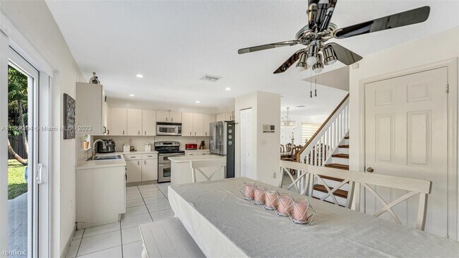 Foto del edificio - 5 br, 2 bath House - 18790 NW 79th Pl # 0