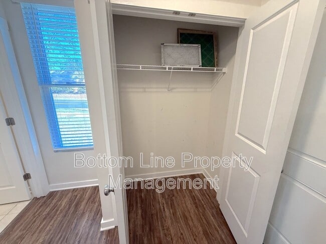 Foto del edificio - 706 Anglin Forest Way