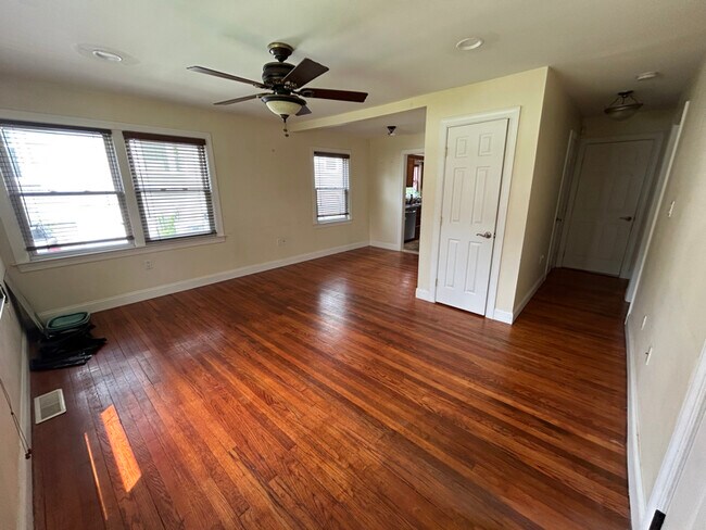 Foto del edificio - 4921 Demaio Dr