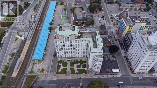 Building Photo - 135 James St S