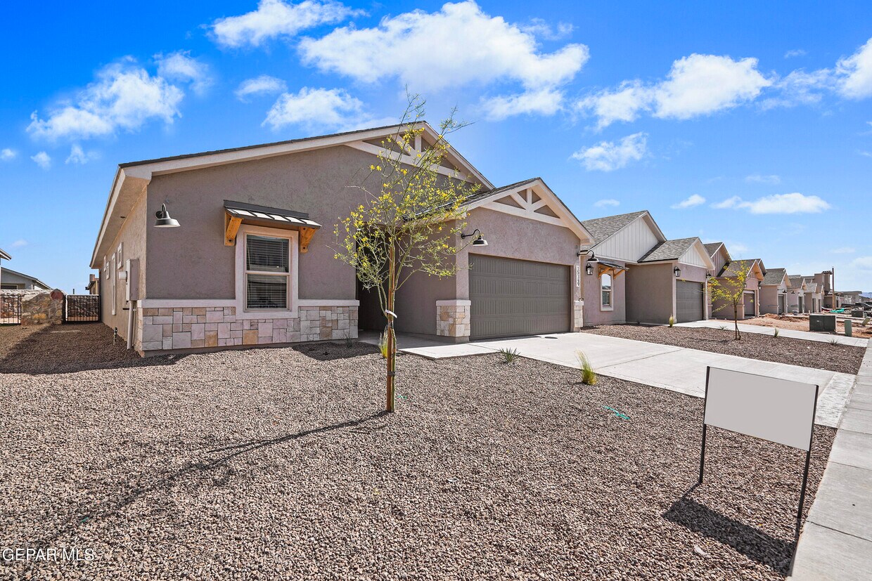 Primary Photo - 15149 Ambition Ave