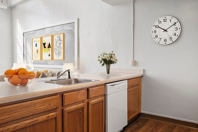 Foto del edificio - 1 Bedroom/ 1 Bathroom Apartments- Great Location!