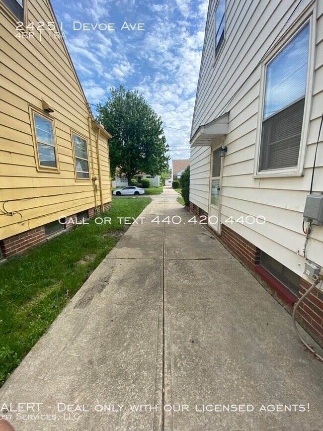 Foto del edificio - 24251 Devoe Ave